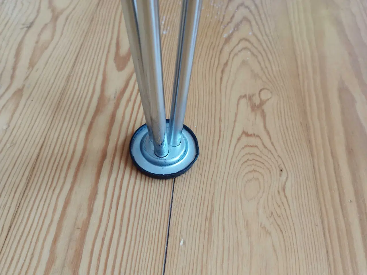 Billede 5 - Spisebord  Ø118 cm laminat spisebord