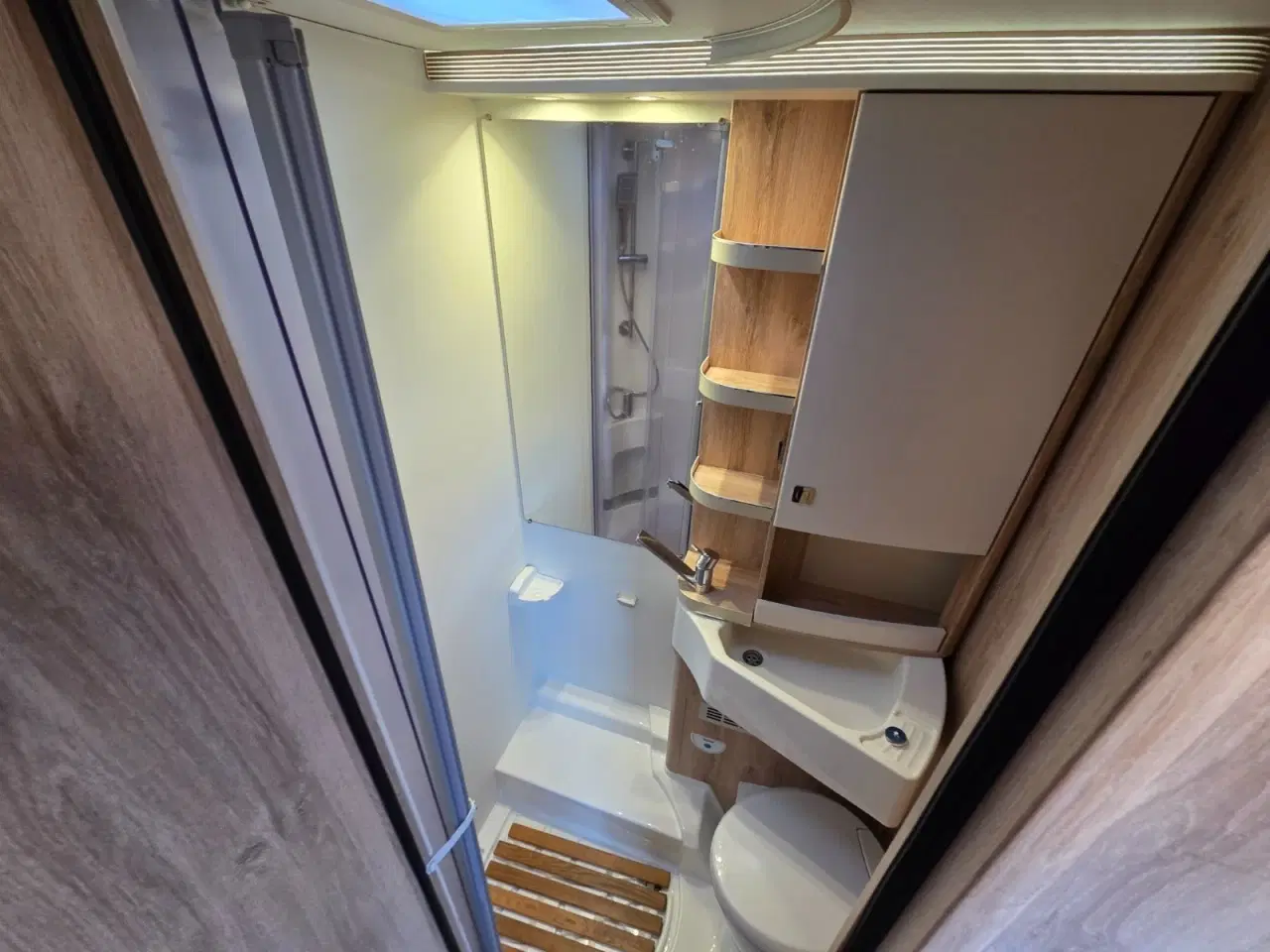 Billede 10 - Euramobil T676 EB 2,0 CDi aut.