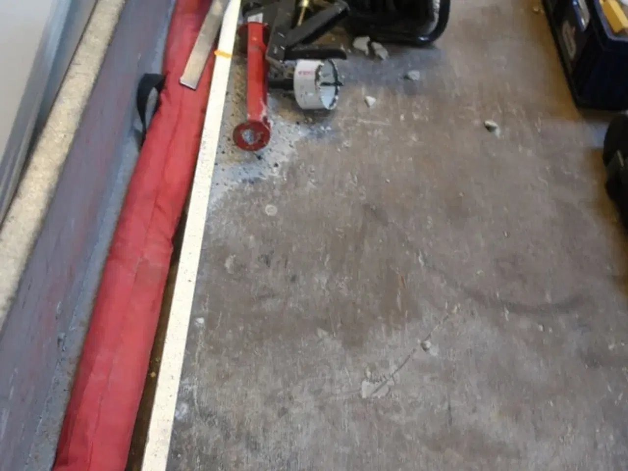 Billede 8 - Palle med byggematrialer og værktæj