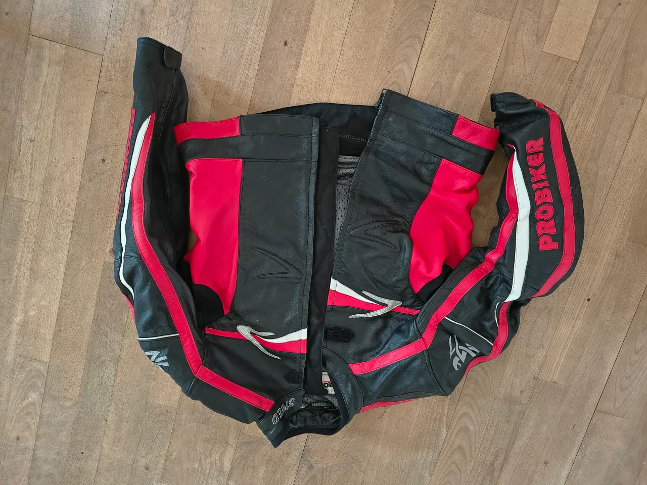 Billede 2 - 2 Delt læderdragt dame, str. 44