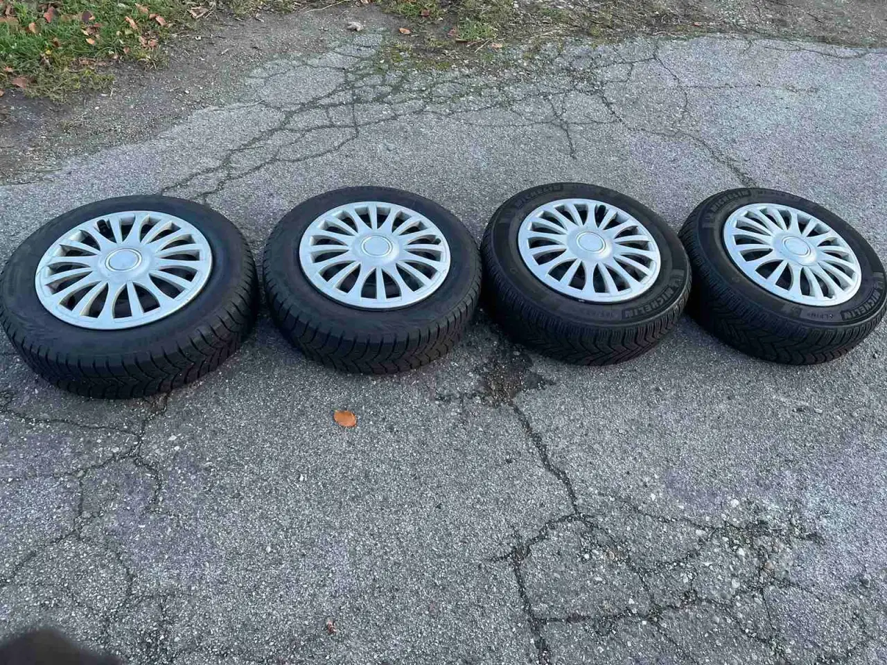 Billede 1 - 4x15”stålfælge med michelin vinterdæk på