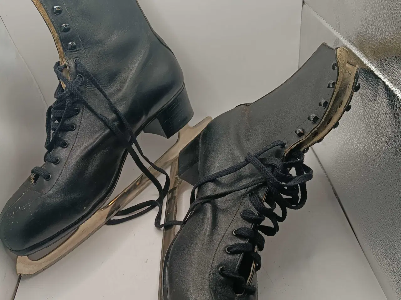 Billede 4 - Kunstskøjter sort læder 45str