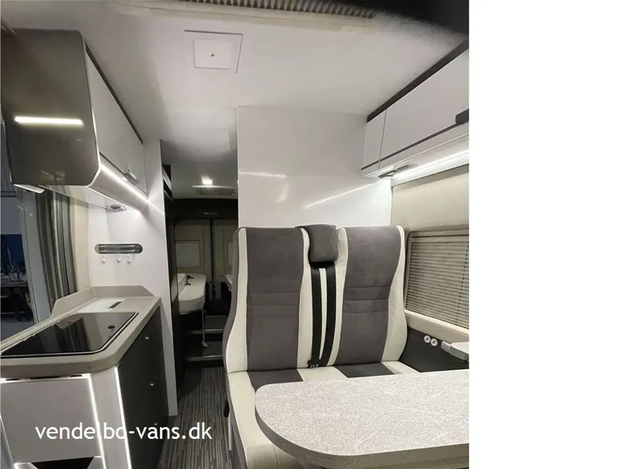 Billede 27 - 2022 - McLouis Menfys Van 04 Prestige Matic   Det er CamperVan topudgaven med masser af udstyr - Prestige Matic