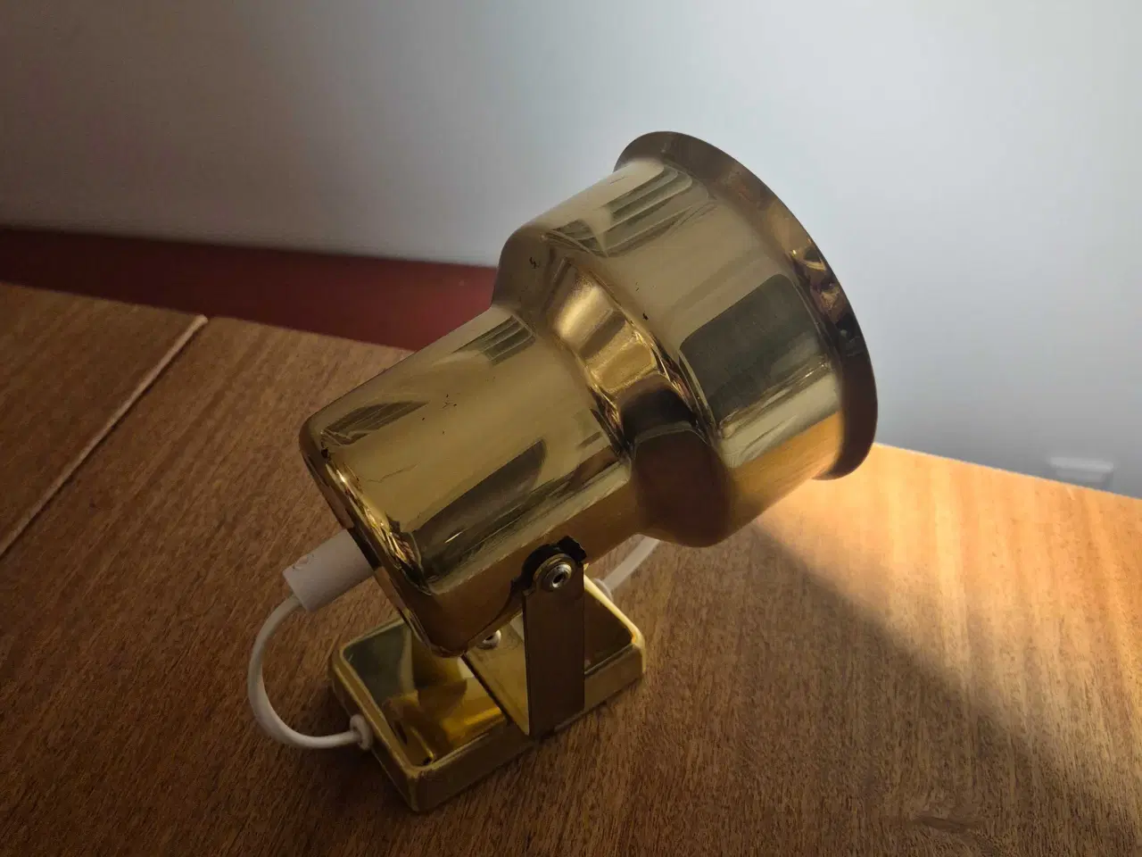 Billede 5 - Væglampe i flot skinnende messing