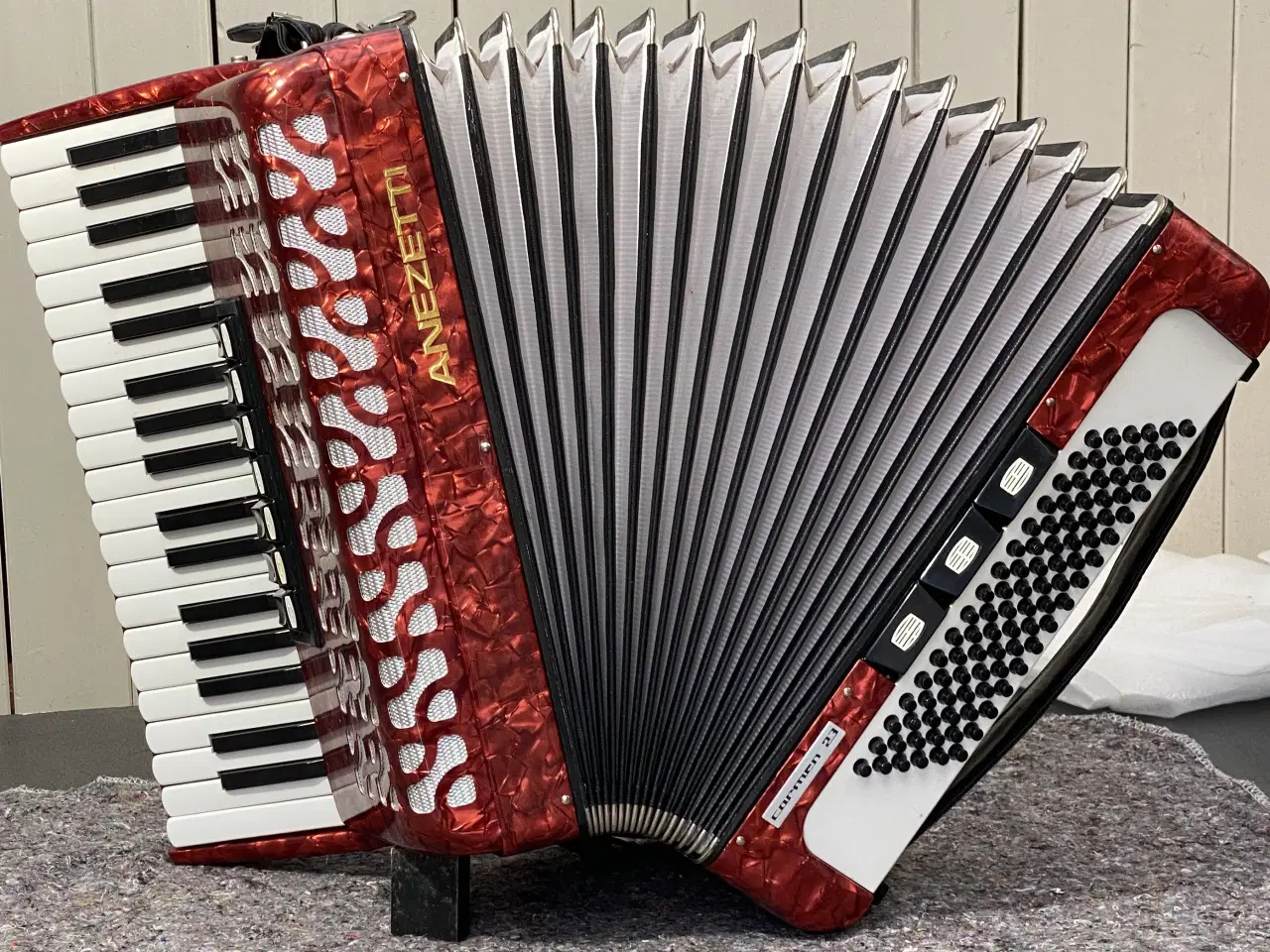 Billede 10 - ANEZETTI harmonika – 37 tangenter – flot blodrød