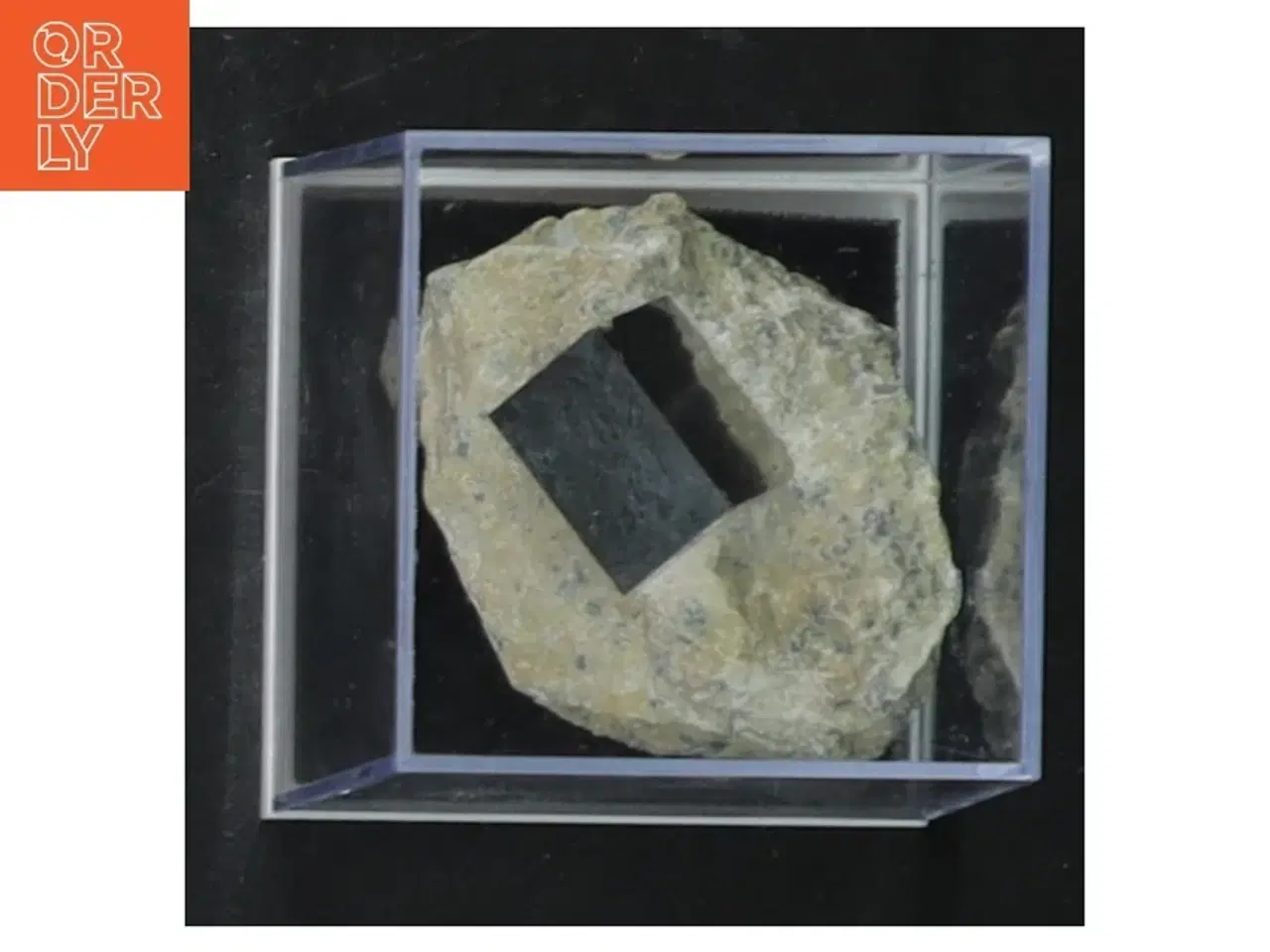 Billede 2 - Mineralsamling i displayboks (str. 5,5 cm)