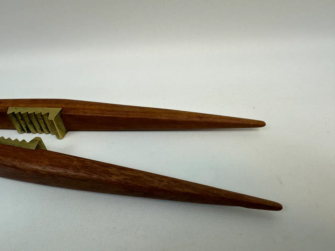 Billede 4 - Retro nøddeknækker i teak og messing