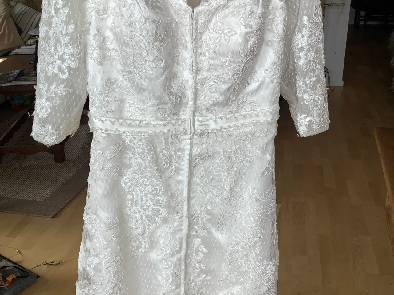 Billede 1 - Hvid konfirmands kjole. 