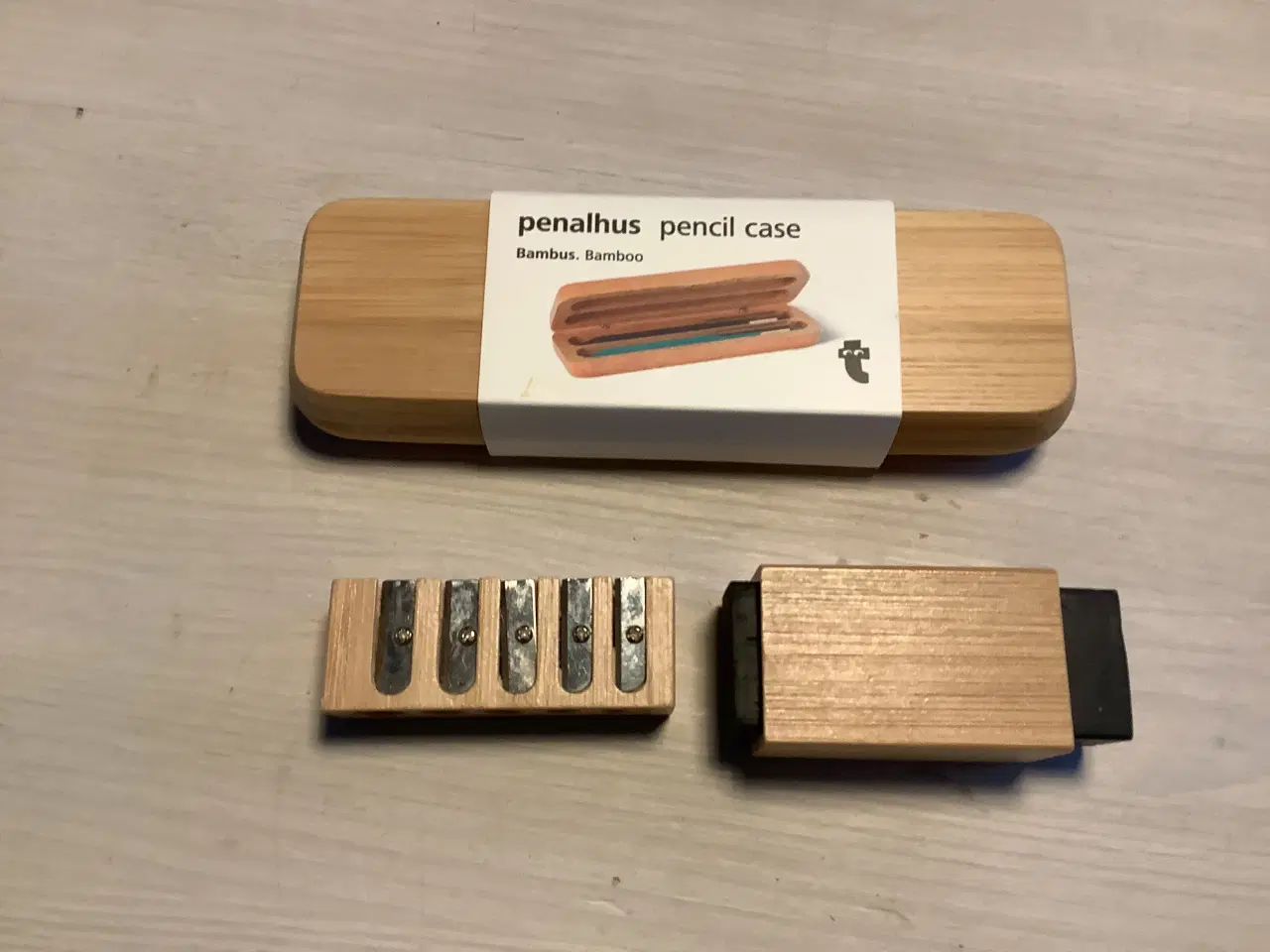 Billede 2 - Lille penalhus i bambus.