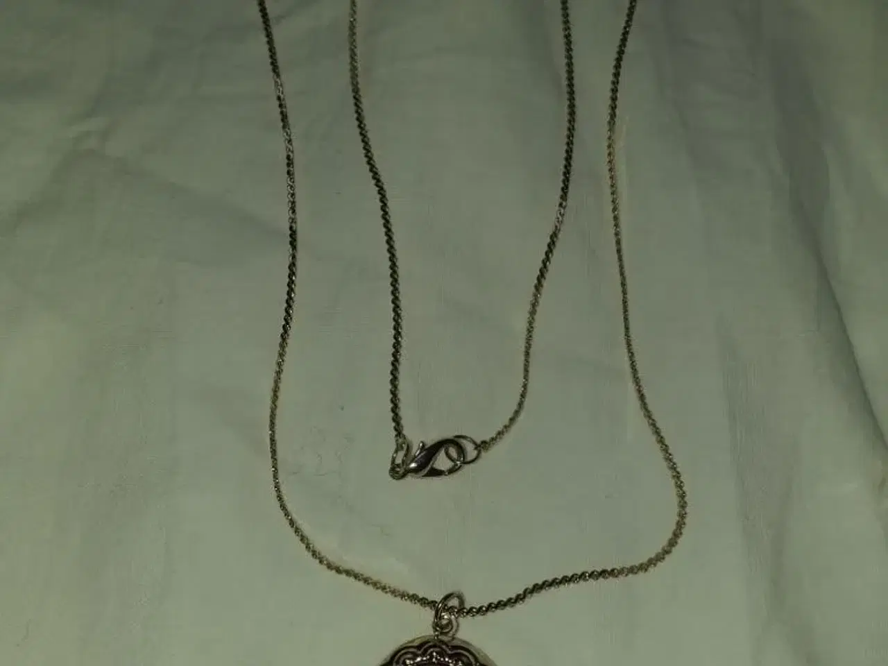 Billede 1 - L) halskæde med medaljong