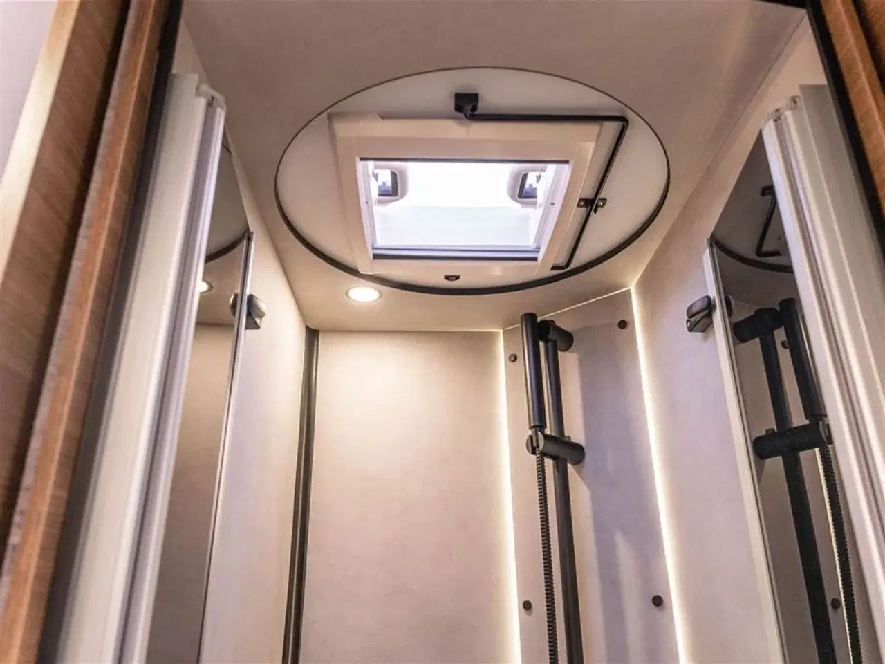 Billede 26 - 2026 - Benimar Mileo 268 Skandinavisk design og komfort året rundt