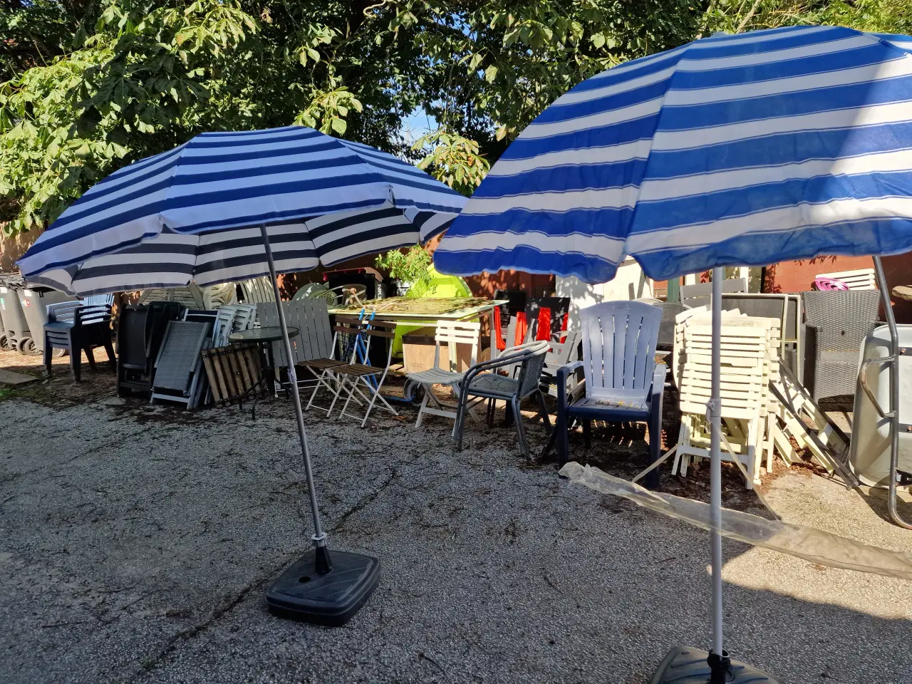 Billede 2 - Knækparasol med stang og fod og bærepose
