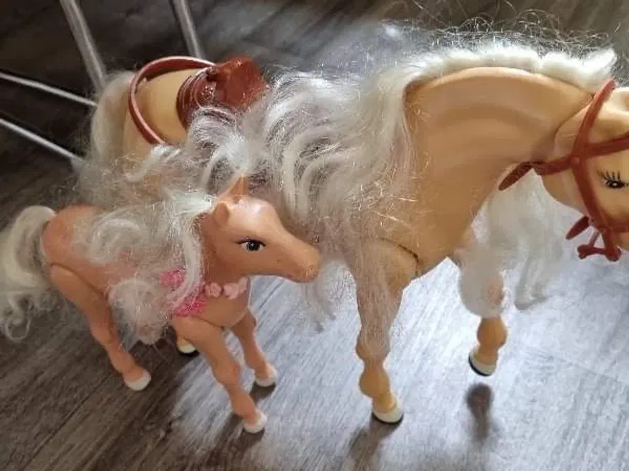 Billede 2 - Barbie hest med føl og flot rapunzelhest