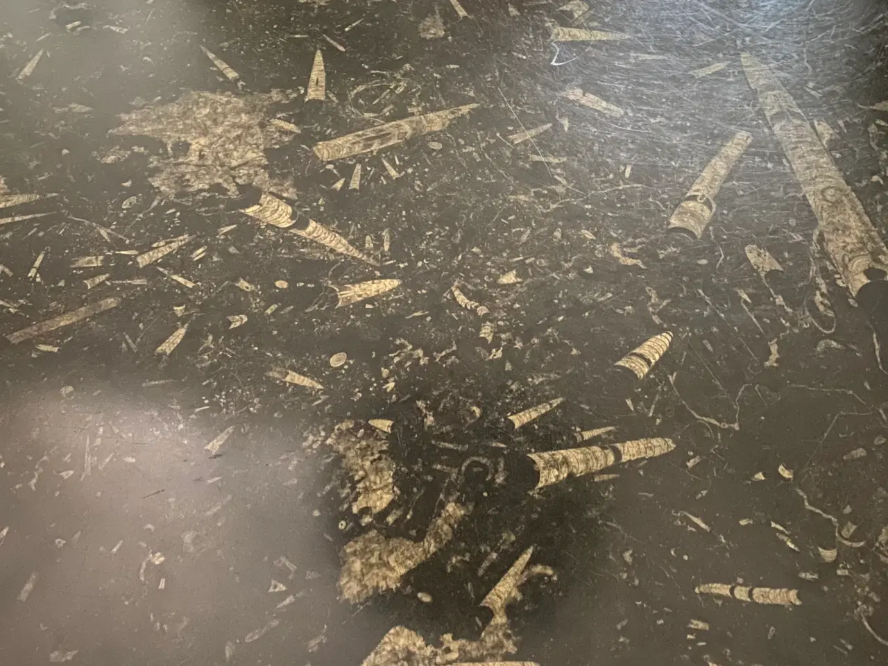 Billede 1 - Stenbord med forsiller stort og tungt spisebord