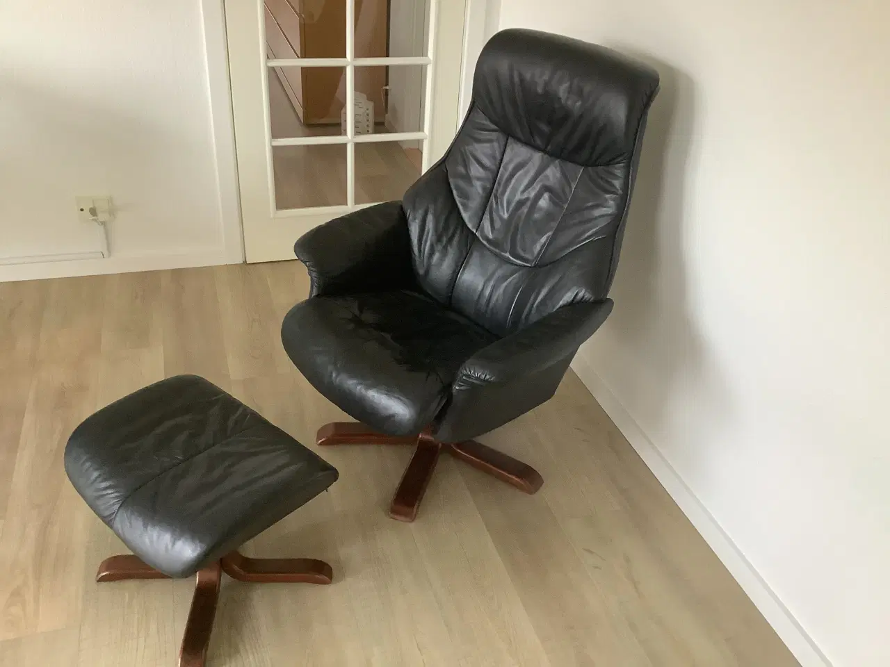Billede 2 - Lænestol + fodskammel
