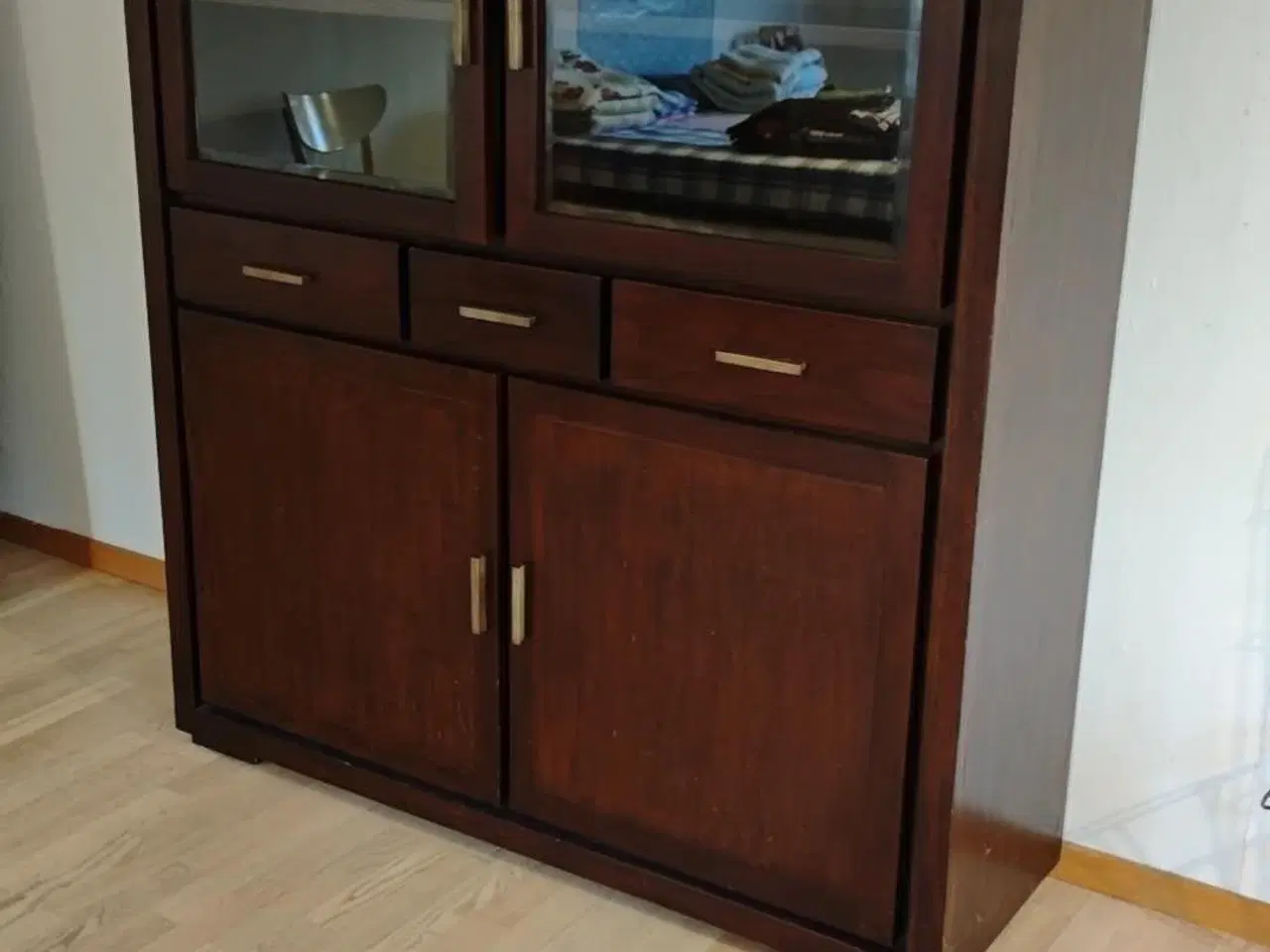 Billede 1 - Flot træ skab / kommode 