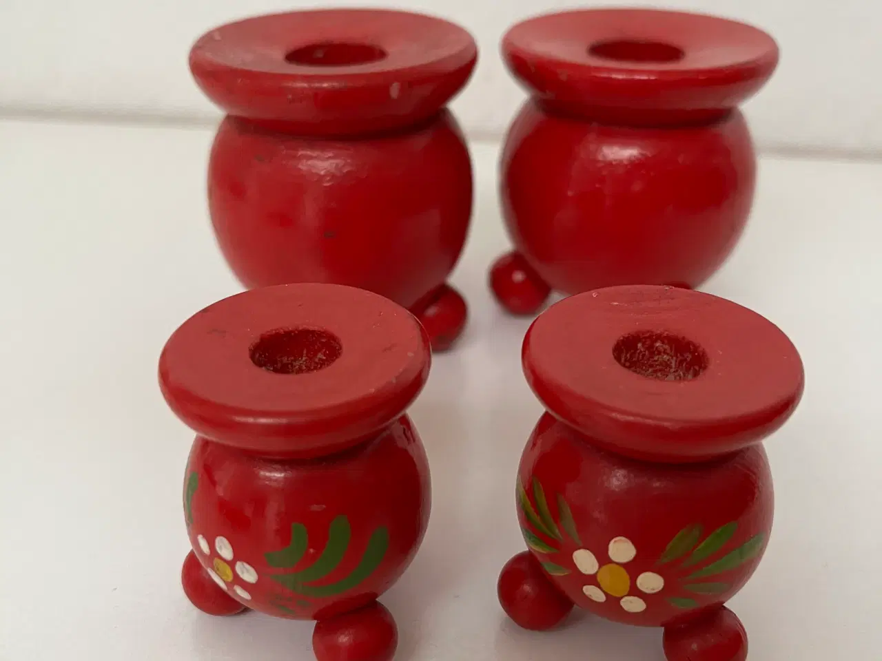 Billede 1 - Røde lysestager i træ