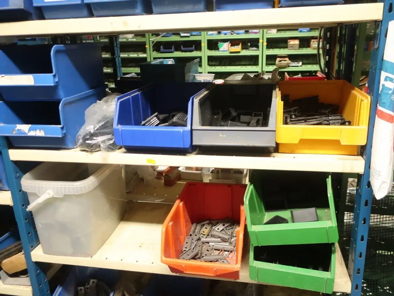 Billede 6 - 3 fag reoler inkl. indhold (se billeder)