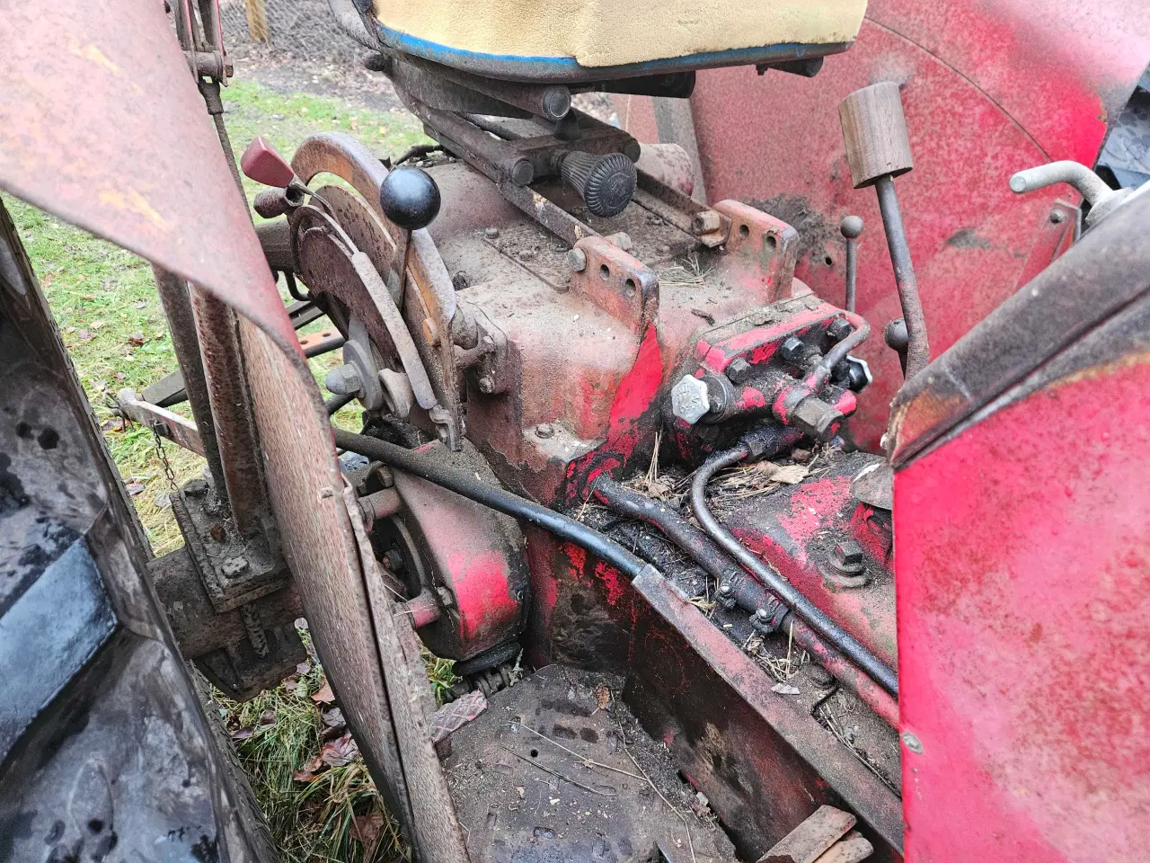 Billede 13 - IH B 414 traktor med frontlæsser