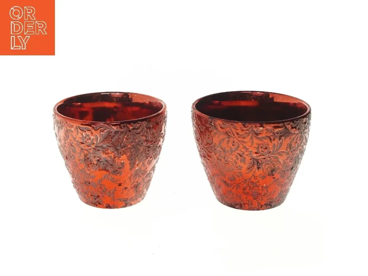 Billede 1 - Røde dekorative urtepotteskjulere fra Krifon (str. 2 stk Ø 13,5 cm længde 12 cm)