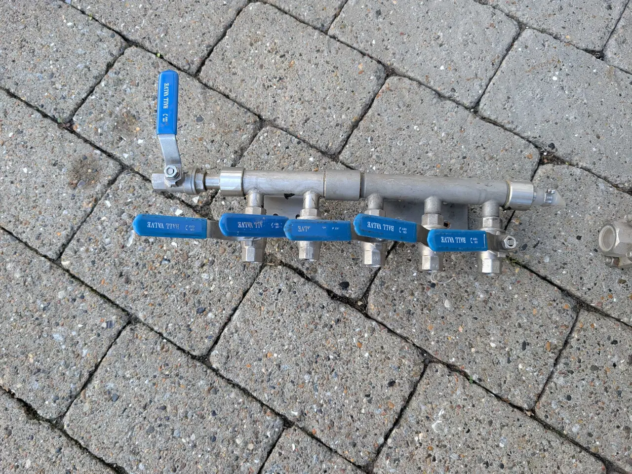 Billede 1 - Rustfri kuglehaner med fordelerør