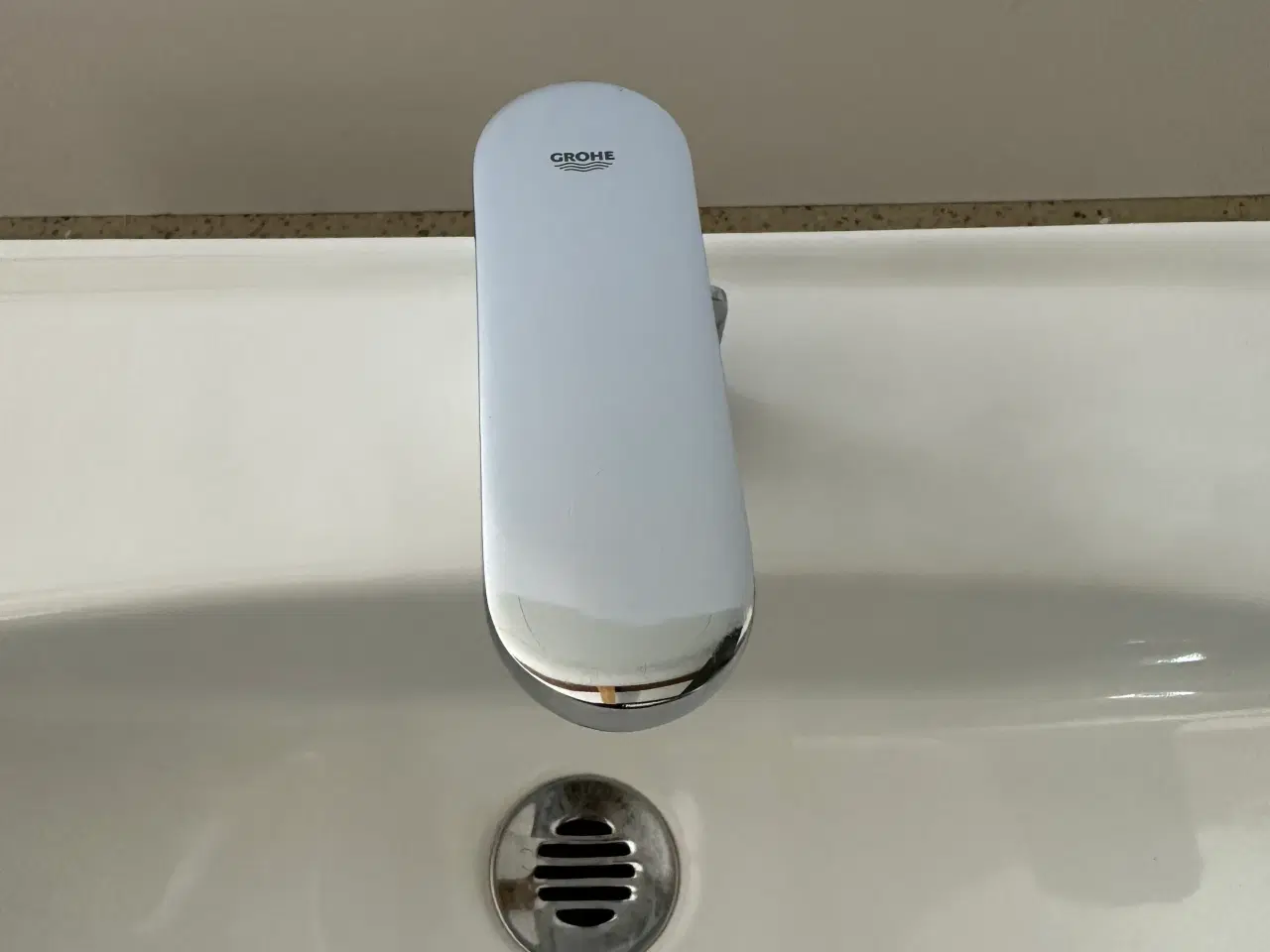 Billede 4 - Ifö spira square håndvask inkl. grohe berøringsfrit armatur, 570x158x435mm, hvid