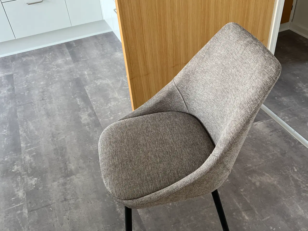 Billede 3 - Helt Nyt Spisebord Med 2 Stole til