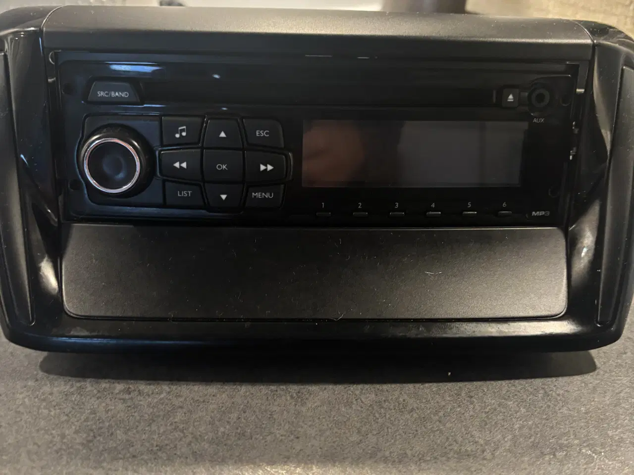 Billede 1 - MP3-kompatibel radio/CD-afspiller 