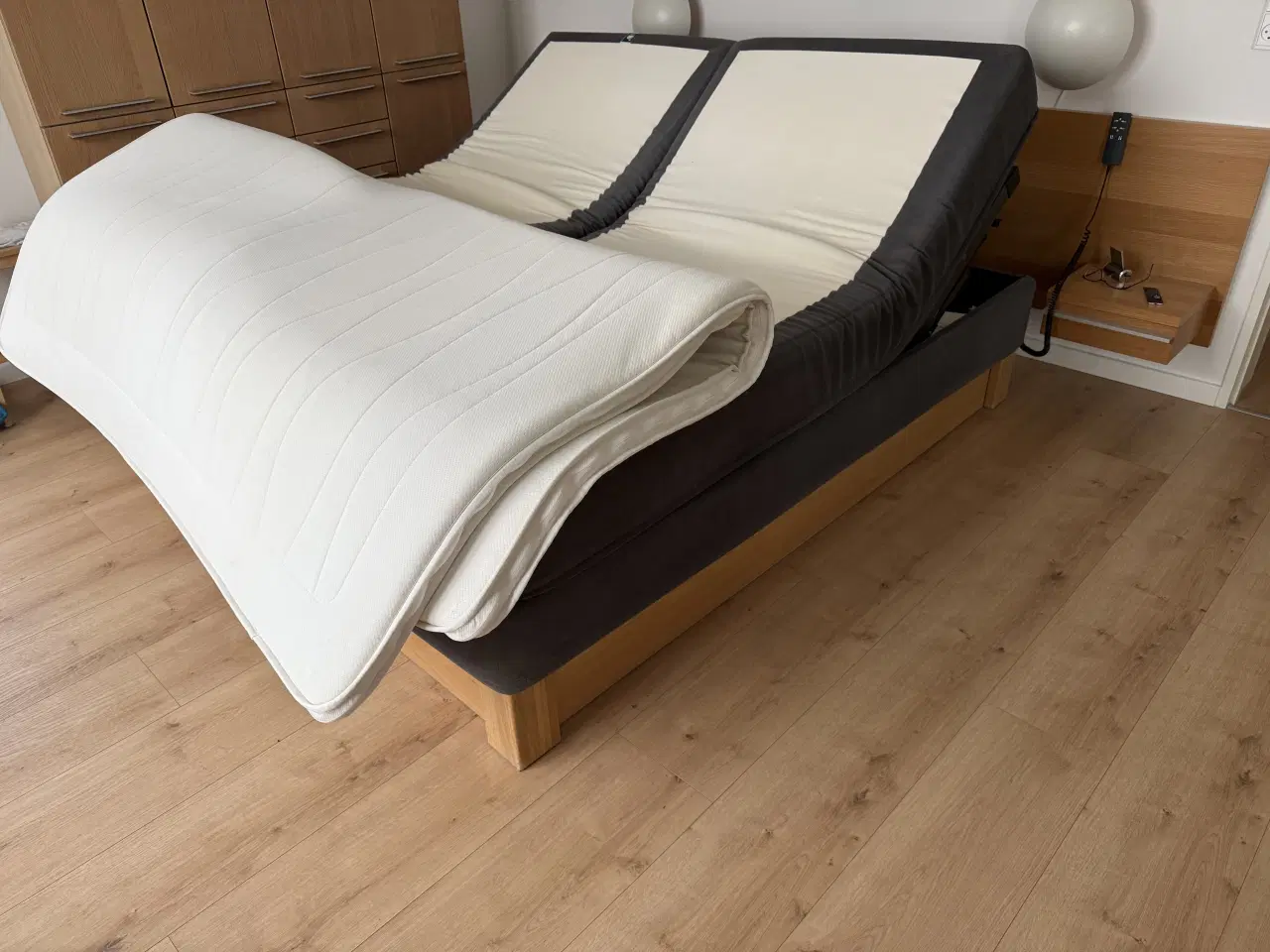 Billede 3 - Pæn og velholdt seng