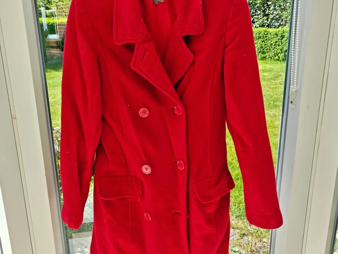 Billede 2 - Lækker rød dame jakke/frakke str S