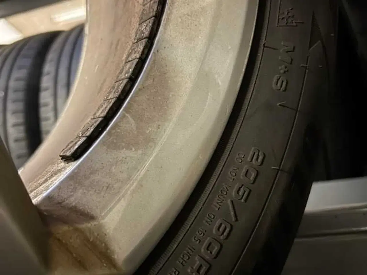 Billede 3 - Audi q2 original 16" alu 4 stk. Med vinterdæk.