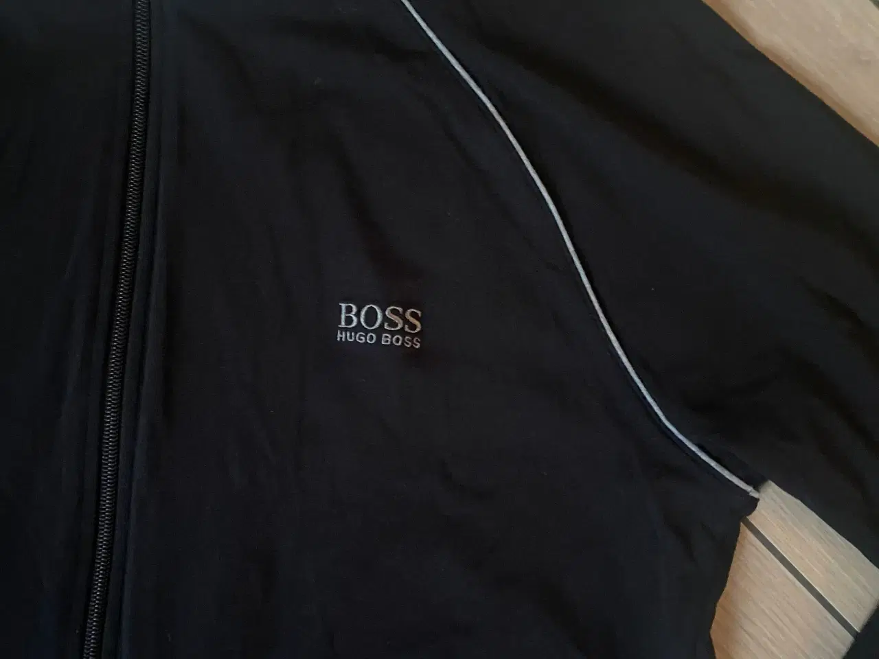 Billede 1 - Boss bluse m.lynlås