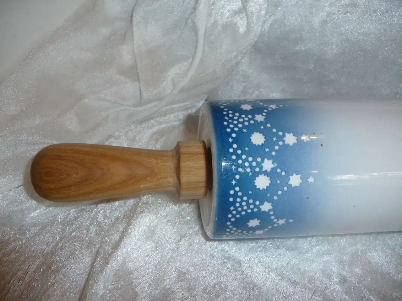 Billede 2 - porcelæns kagerulle, med træ håndtag