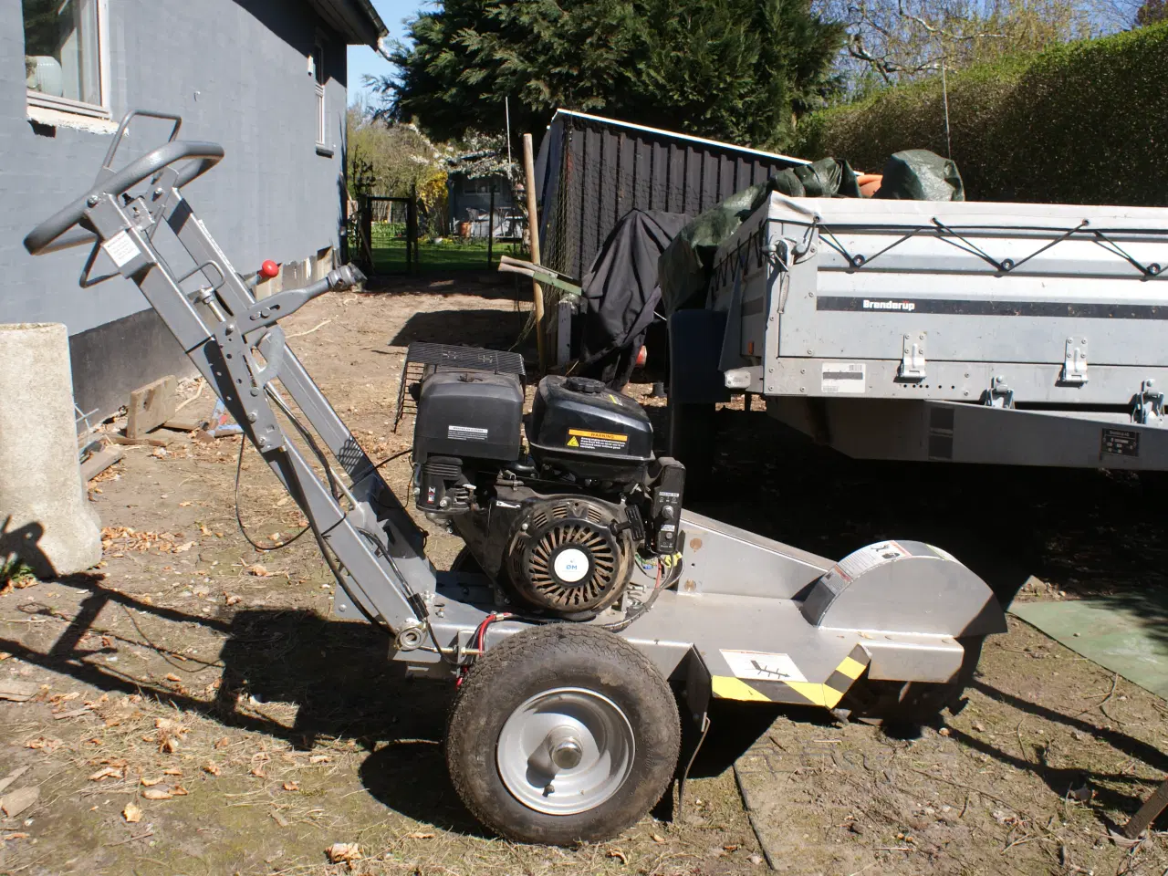 Billede 1 - Stubfræsning Tilbydes