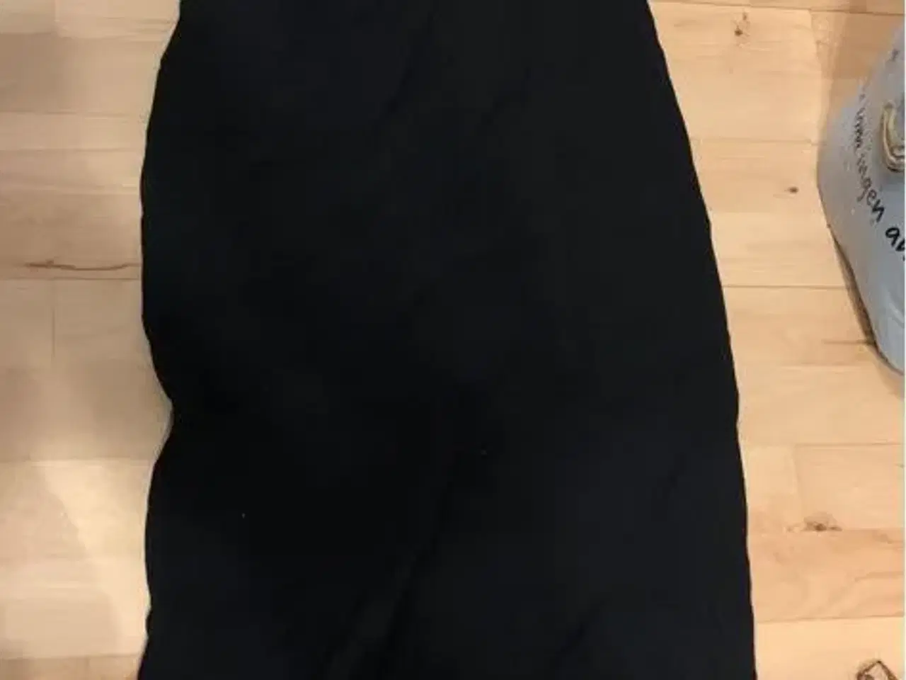 Billede 1 - Lang sort festkjole med blonde