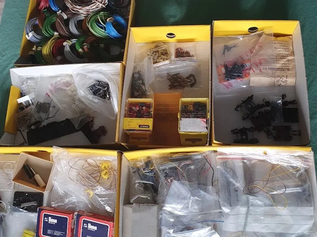 Billede 19 - Modeltog HO - lokomotiver - vogne - skinner - huse