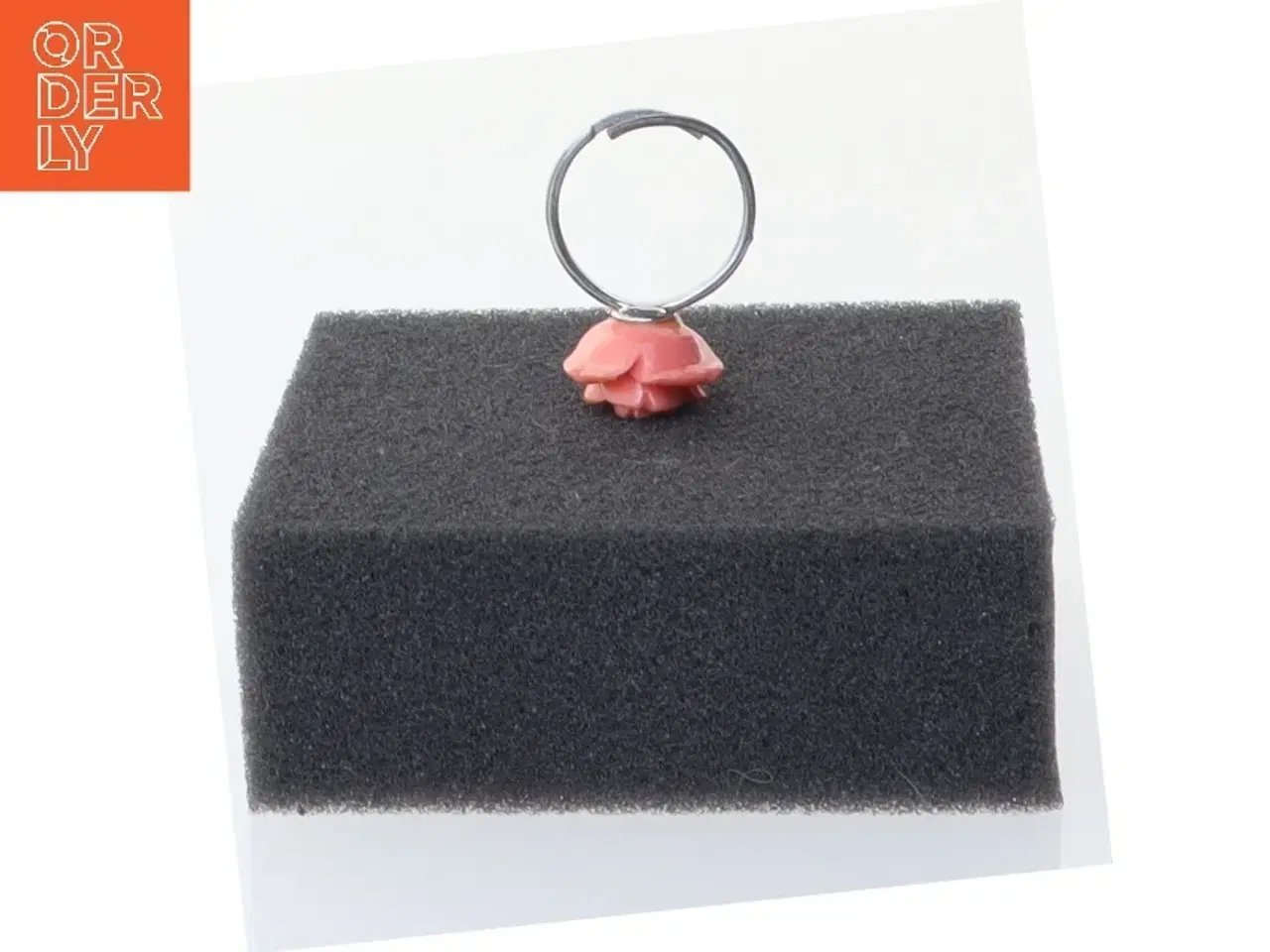 Billede 3 - Ring med rosenformet vedhæng (str. 51)