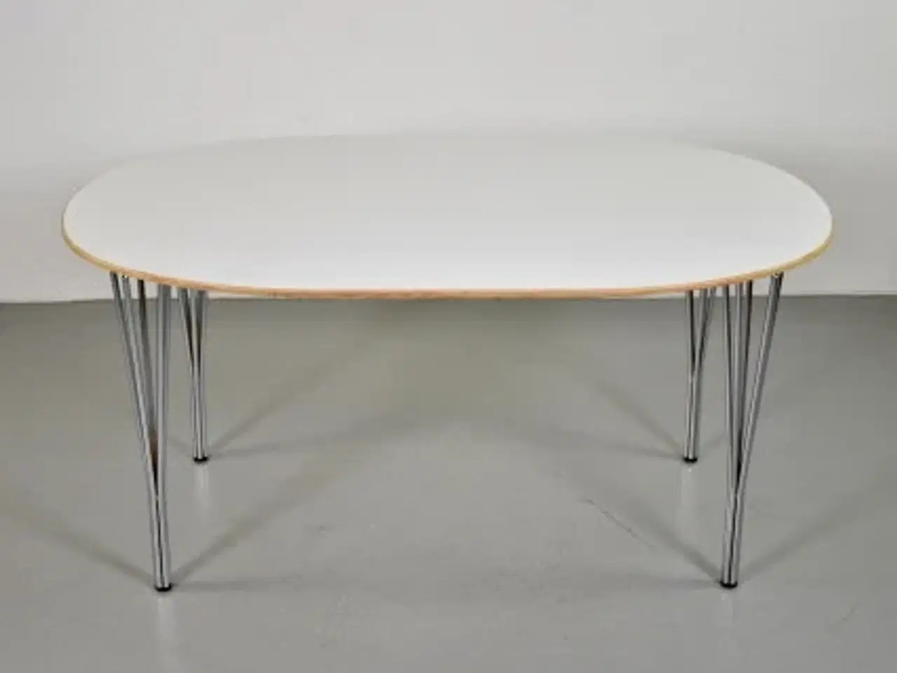Billede 1 - Ovalt bord i hvid med træ kant