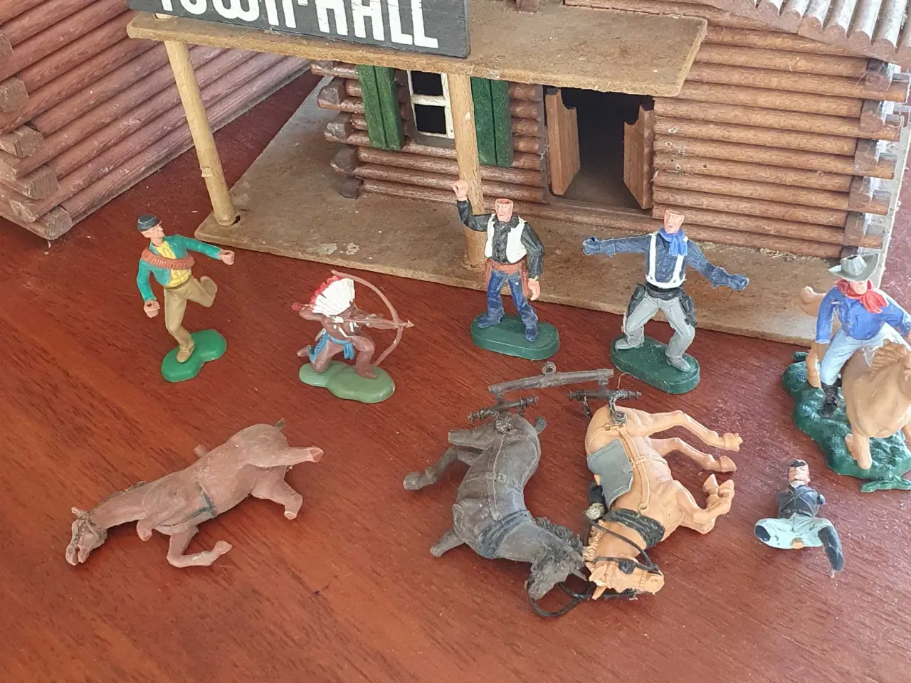Billede 4 - Vintage westernstil  town hall + figur