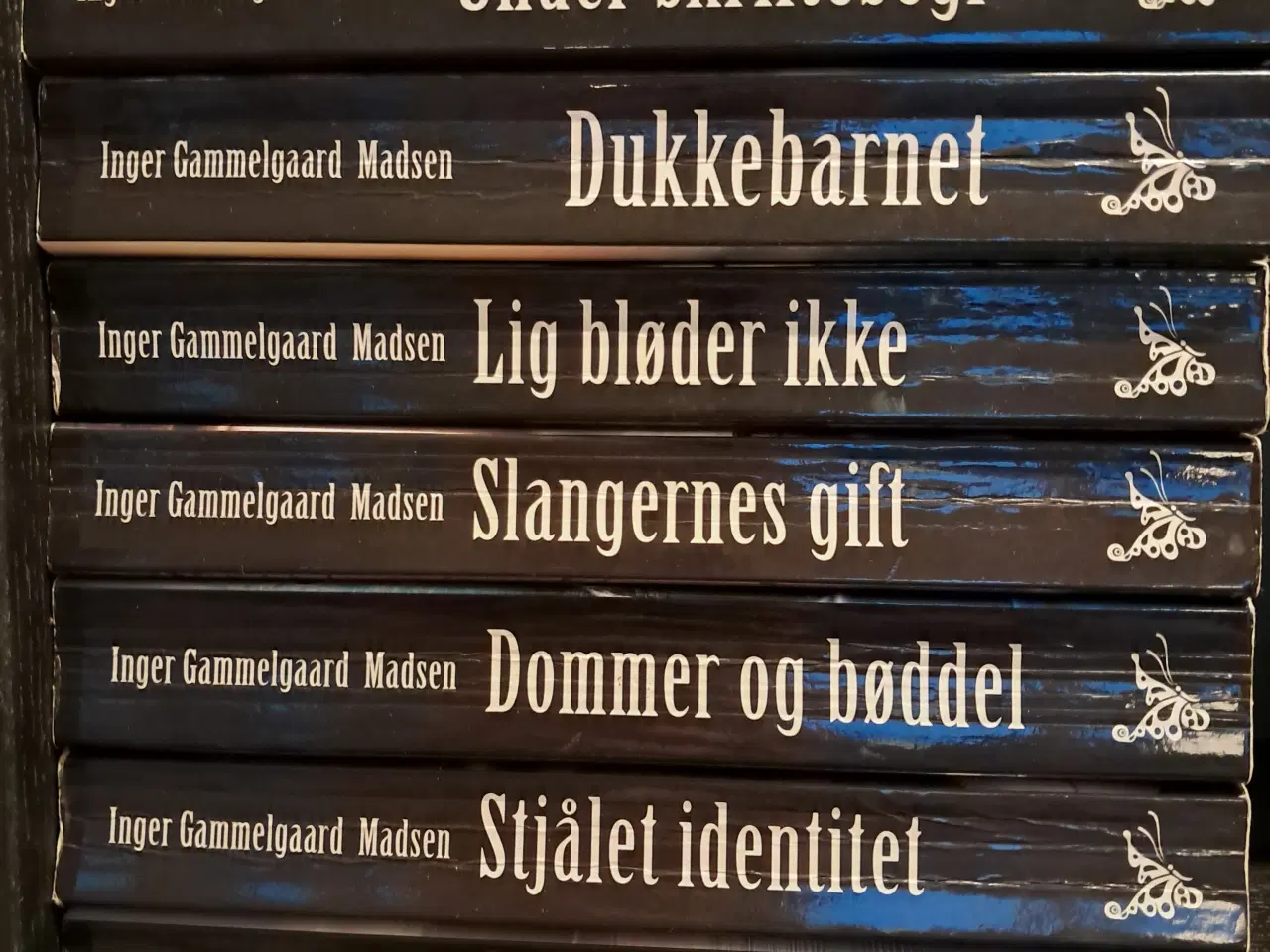 Billede 1 - Cirka 250 krimier sælges