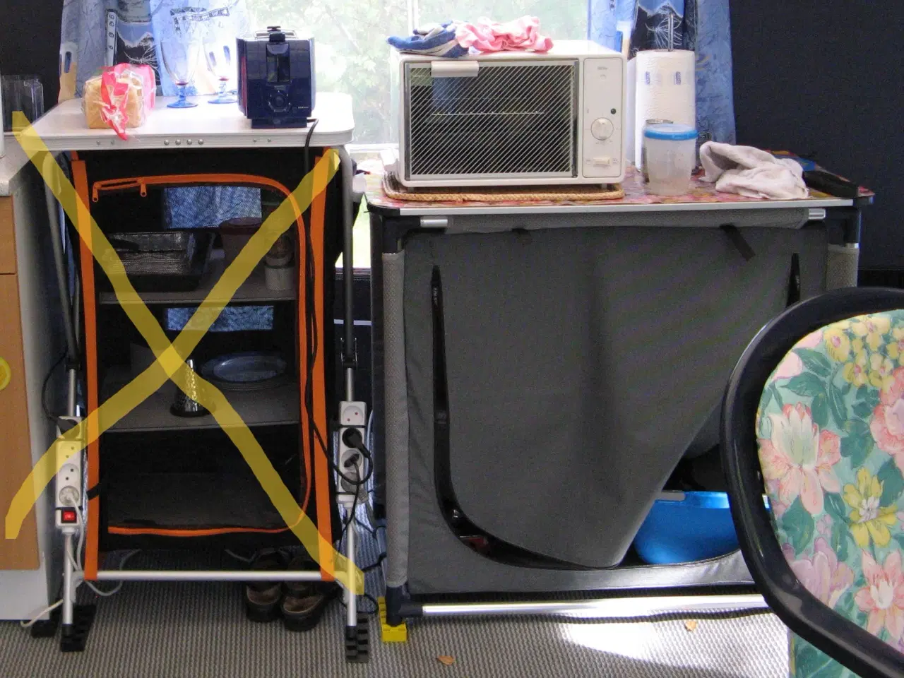 Billede 2 - Camping Skabsbord med 2 hylder