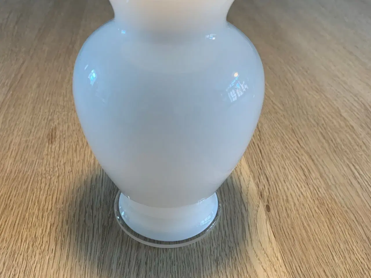 Billede 1 - Hvid opalglas Amfora Holmegaard vase