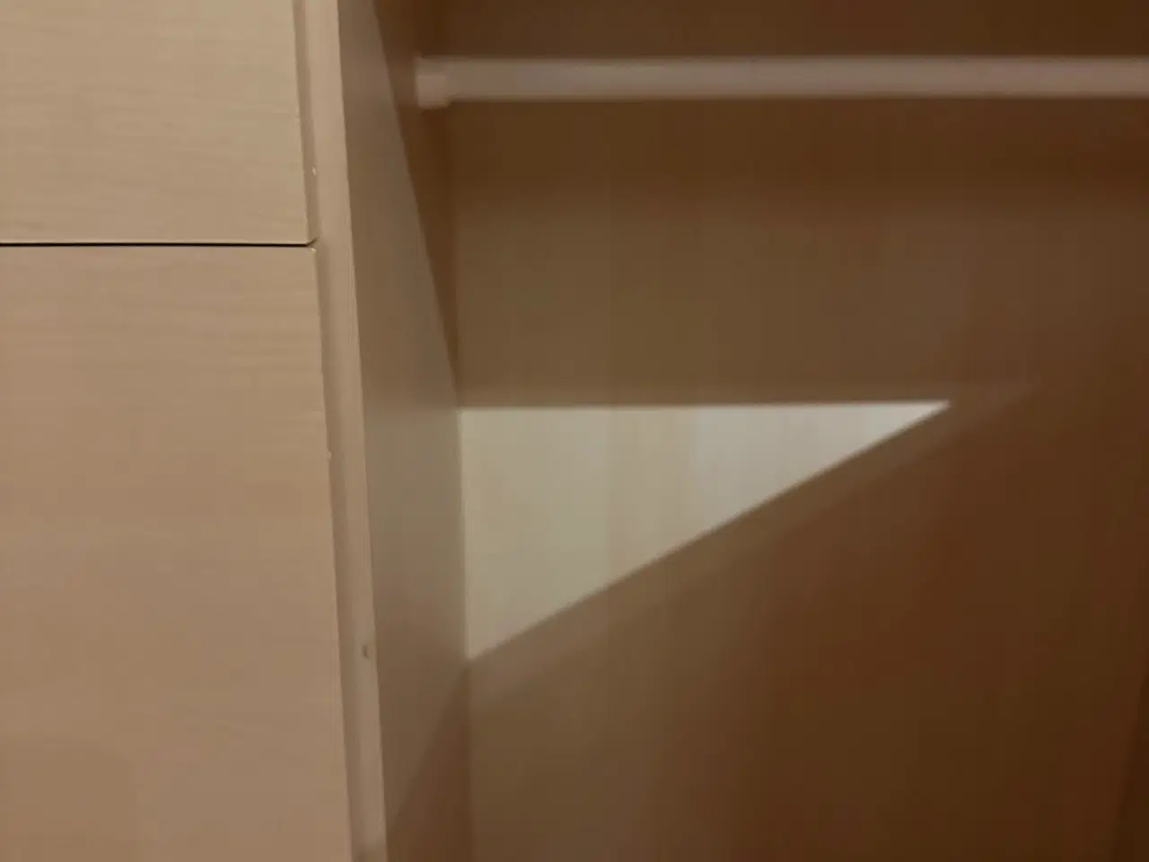 Billede 5 - Klædeskab ( evt. børn) 