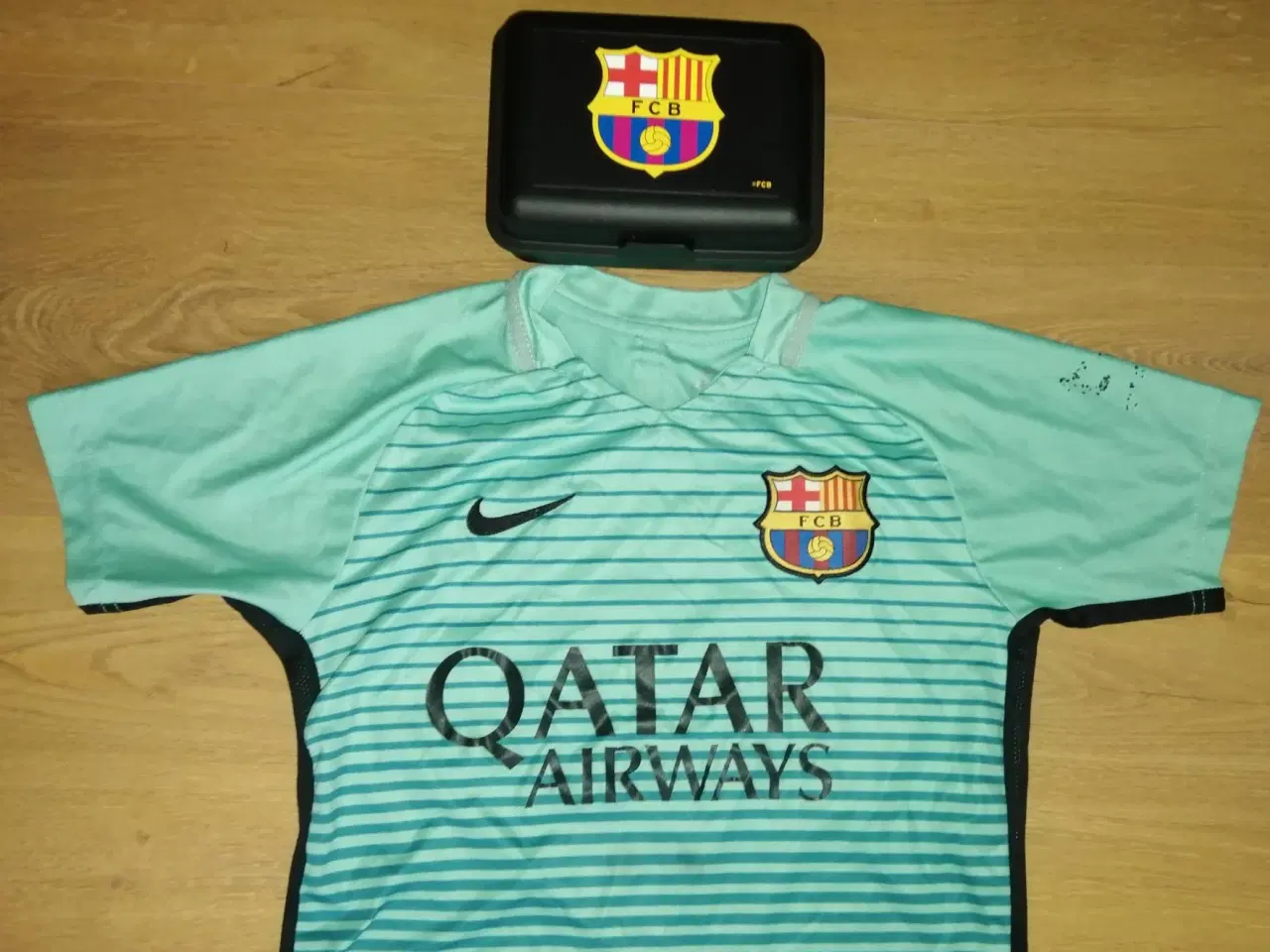 Billede 4 - FC BARCELONA MESSI 16-17, STR 11-12 ÅR OG MADKASSE