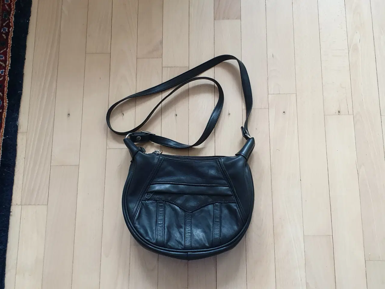 Billede 1 - Taske skuldertaske m mange rum