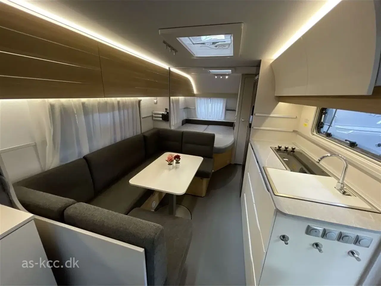 Billede 6 - 2021 - Adria Adora 613 PK Teen   Adria Adora 613 PK Teen årg. 2021, 7 sovepladser 10 siddepladser  Mover, Isabella Commodore Dawn 3 m fortelt med tæppe, DuoControl, Cykelstativ