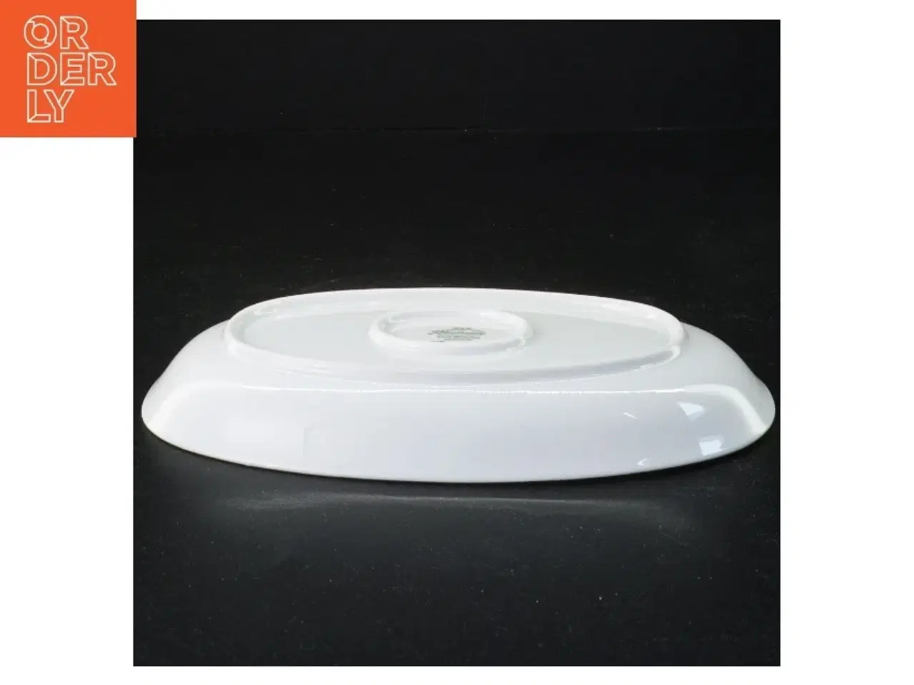 Billede 2 - Porcelænsfad med blomstermotiv fra Benedikte (str. 23 x 13 og en halv cm)