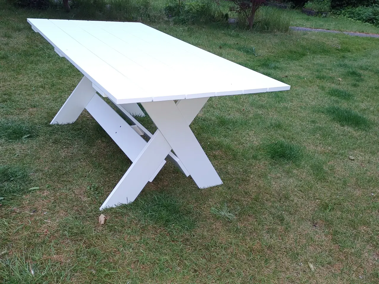 Billede 8 - Hvidt HAY Crate havebord i fyrretræ