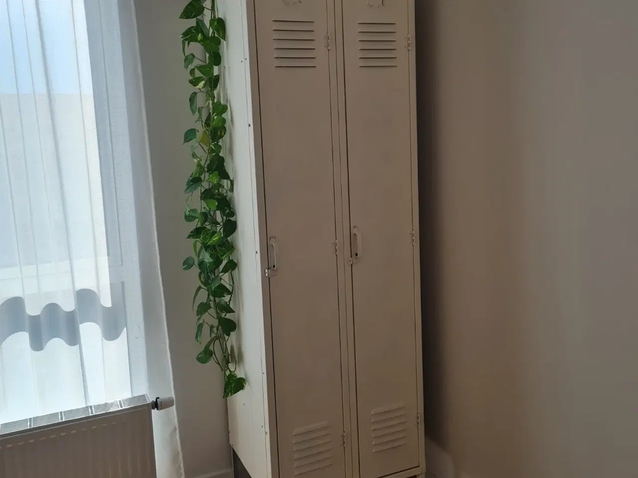 Billede 1 - Skab i metal