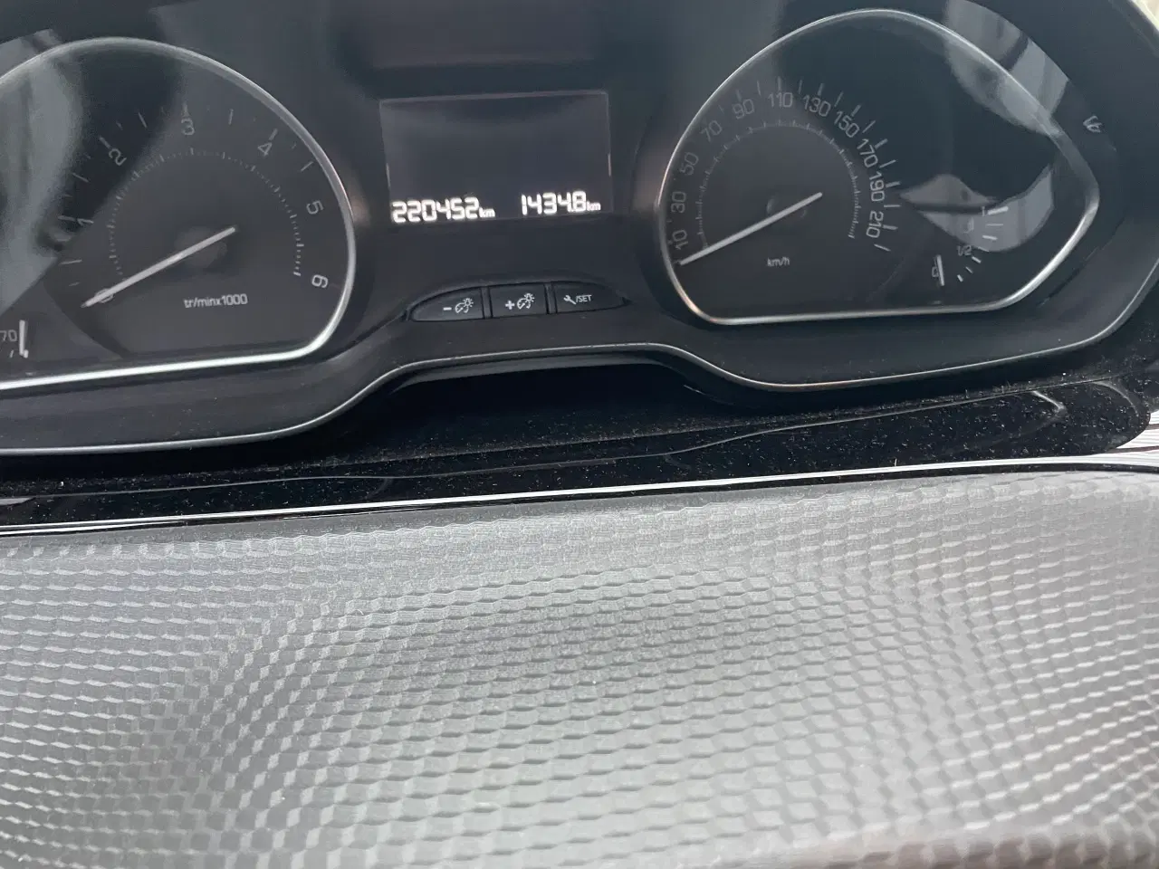 Billede 5 - Peugeot 208 1,6 HDI - Desire 100 HK